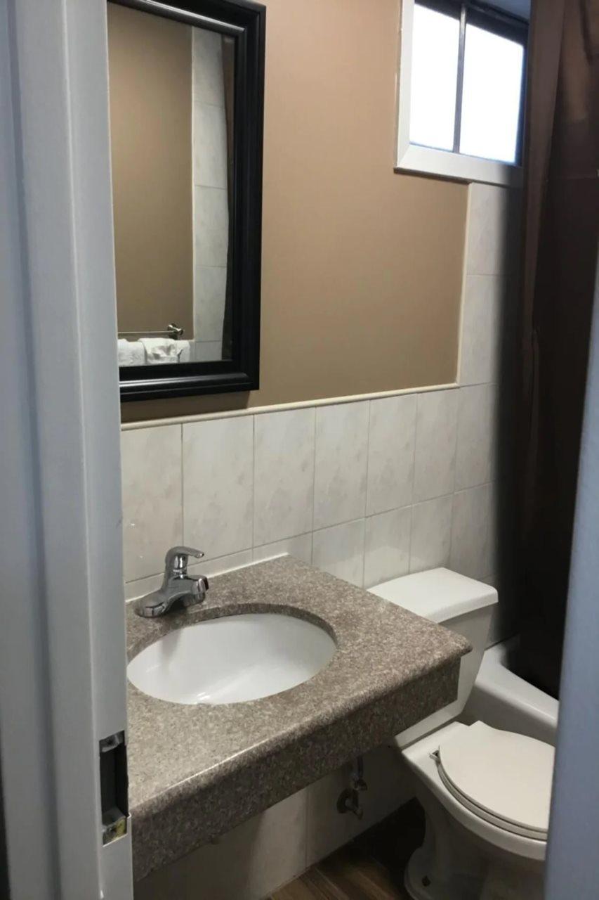 Americas Best Value Inn Avenel Woodbridge מראה חיצוני תמונה